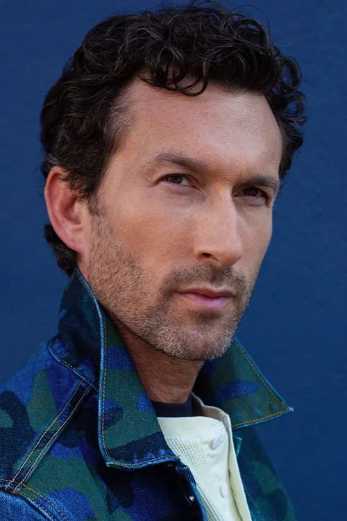 Photo of Aaron Lazar