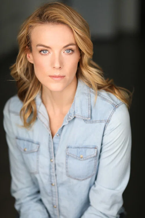 Photo of Rhiannon Roberts