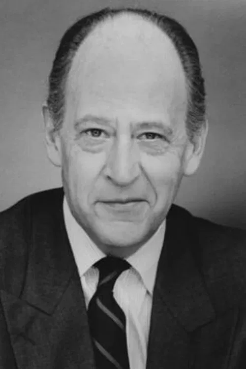 Photo of Earl Boen
