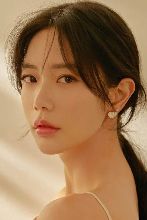 Photo of Clara Lee