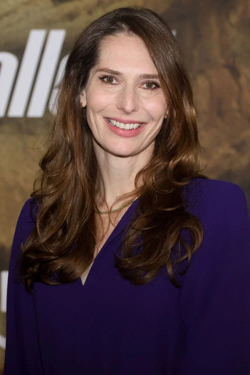 Photo of Geneva Robertson-Dworet
