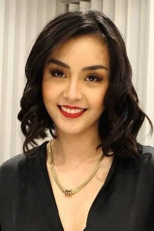 Photo of Jenn Rosa