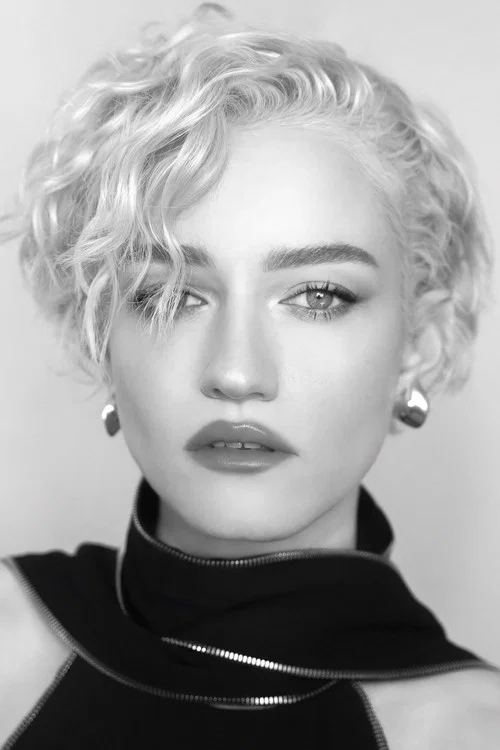 Photo of Julia Garner