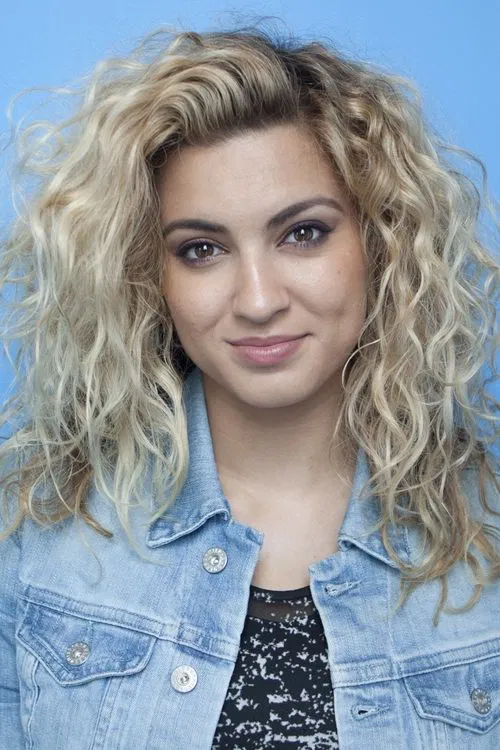 Photo of Tori Kelly