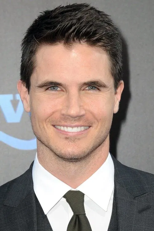 Photo of Robbie Amell
