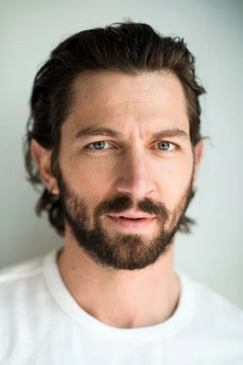 Photo of Michiel Huisman