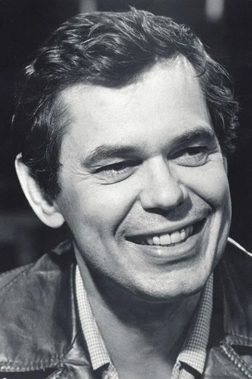 Photo of Leslie Carlson