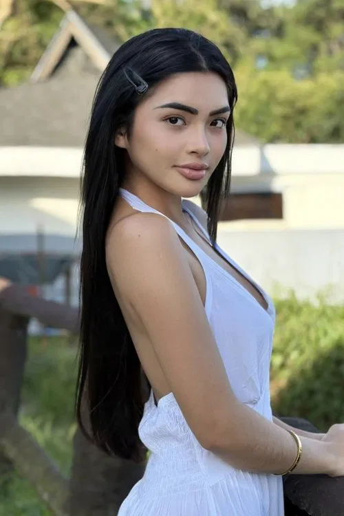 Photo of Astrid Lee