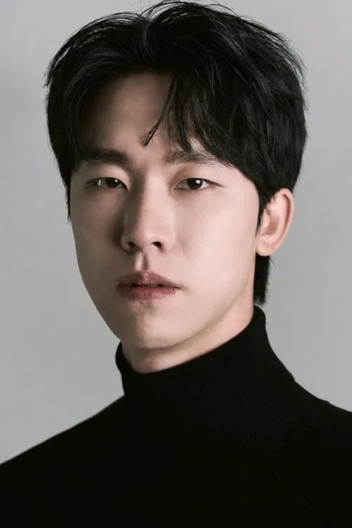 Photo of Uhm Jun-ki