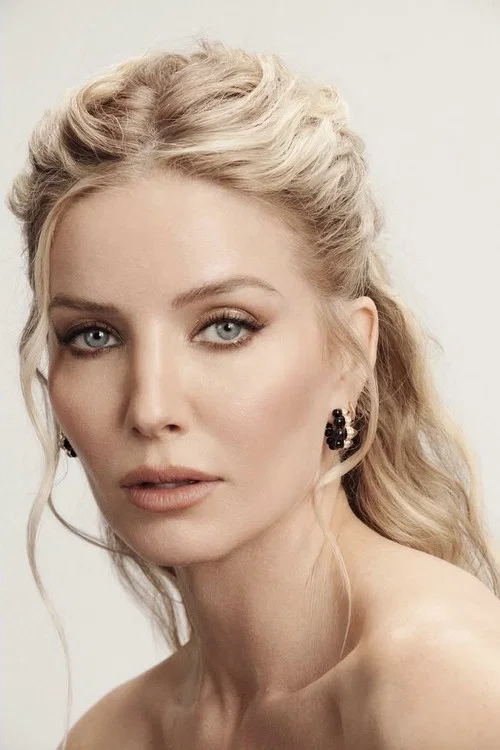 Photo of Annabelle Wallis