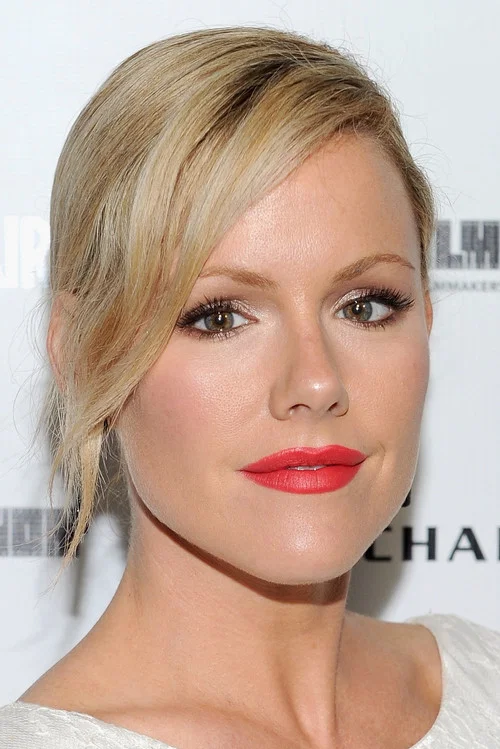 Photo of Kathleen Robertson