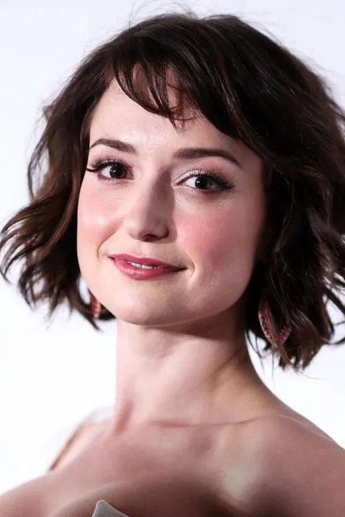 Photo of Milana Vayntrub