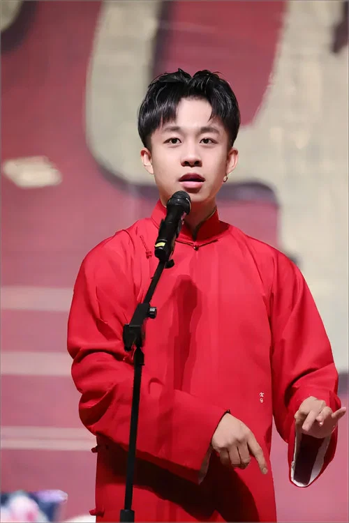 Photo of Jiuling Zhang