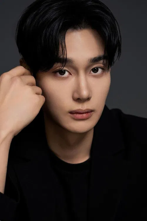 Photo of Hwang Dong-hee
