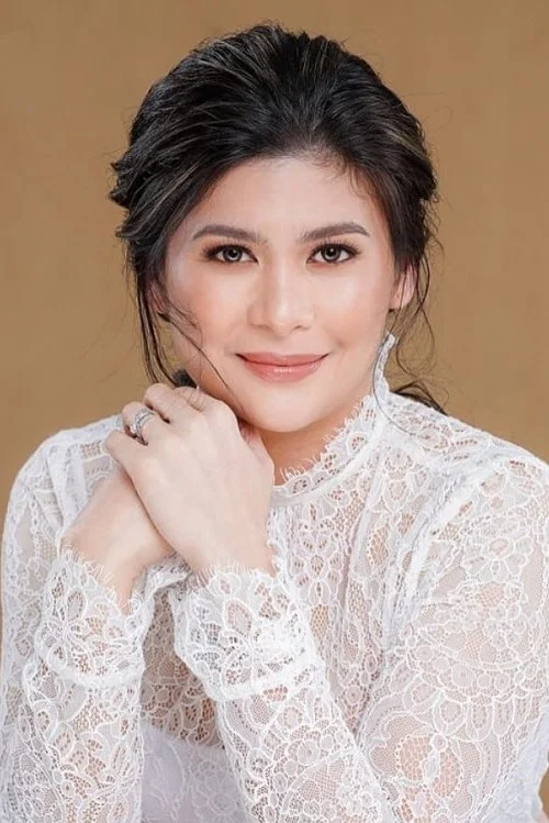 Photo of Roxanne Guinoo