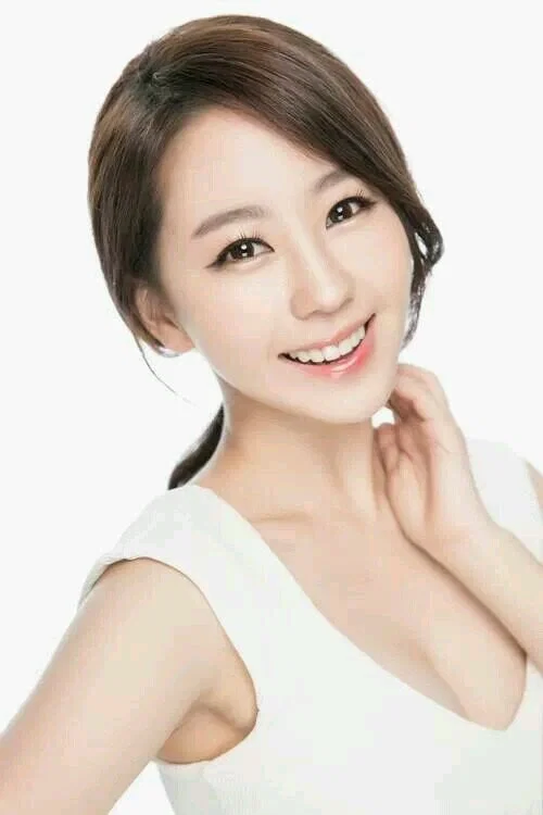 Photo of Hwang Bo-Mi