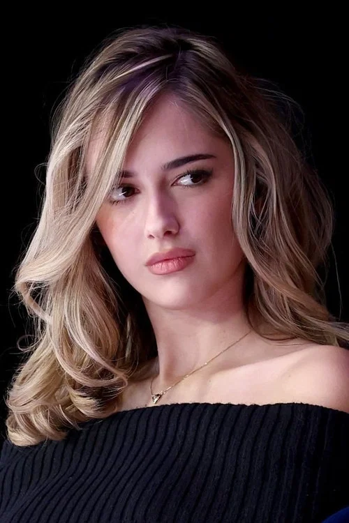 Photo of Julia Butters