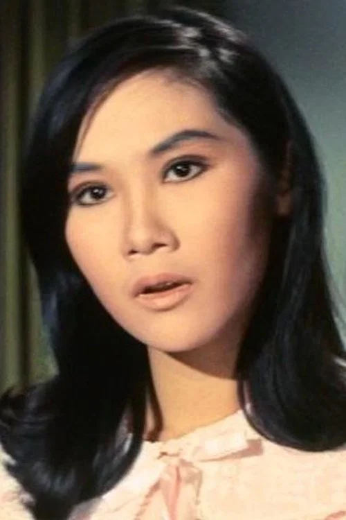 Photo of Maggie Lee