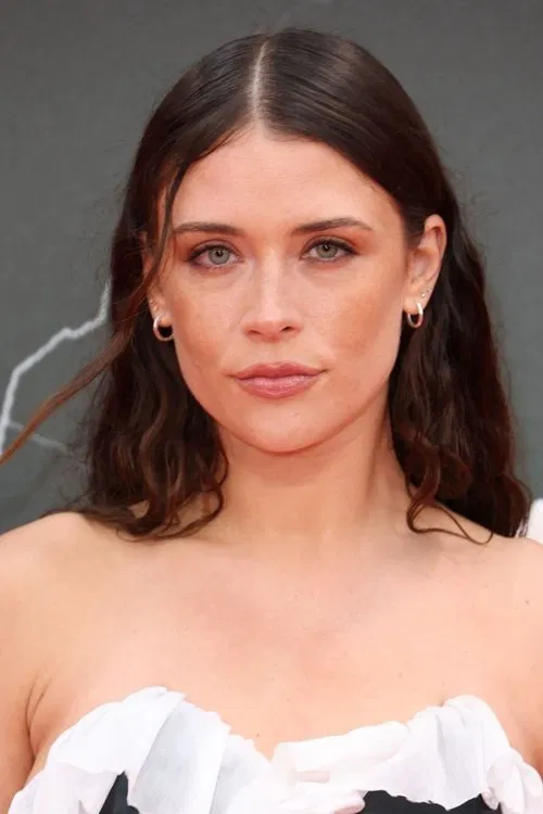 Photo of Mia Tomlinson
