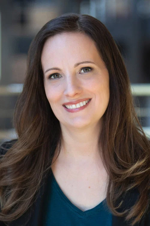 Photo of Andrea Warren