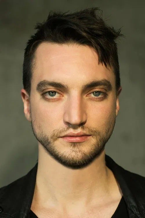 Photo of Richard Harmon