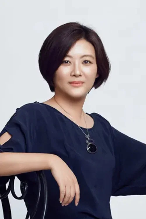 Photo of Ying Luojia