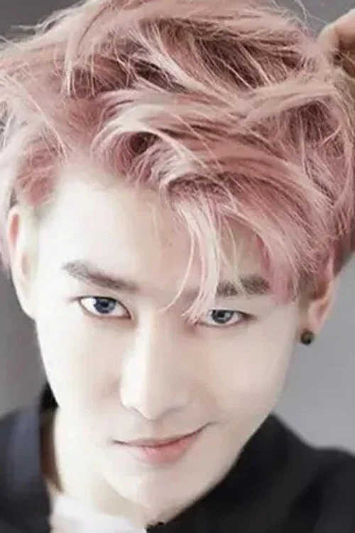 Photo of Zhou Yixuan