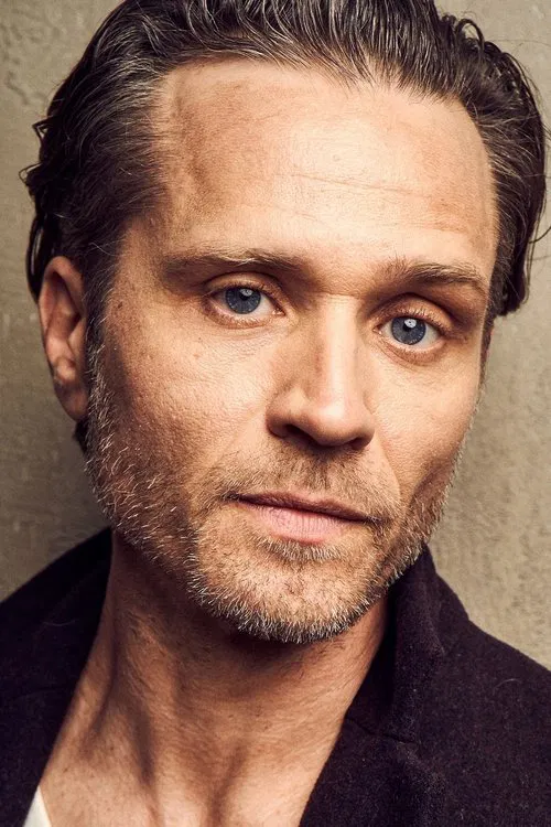 Photo of Seamus Dever