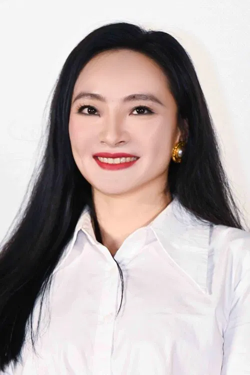 Photo of Chloe Maayan