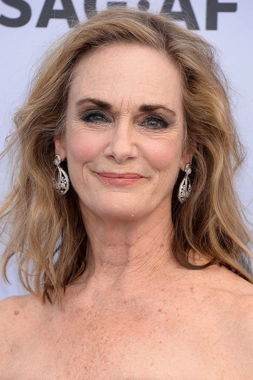 Photo of Lisa Emery