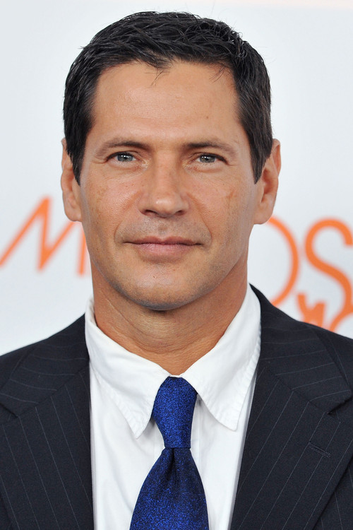 Photo of Thomas Calabro