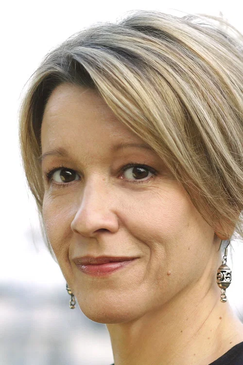 Photo of Linda Emond