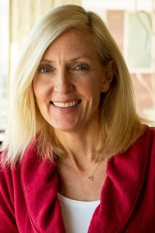 Photo of Lynne Langdon