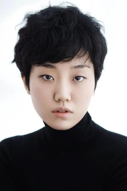 Photo of Lee Zoo-young