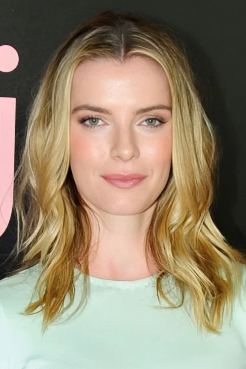 Photo of Betty Gilpin