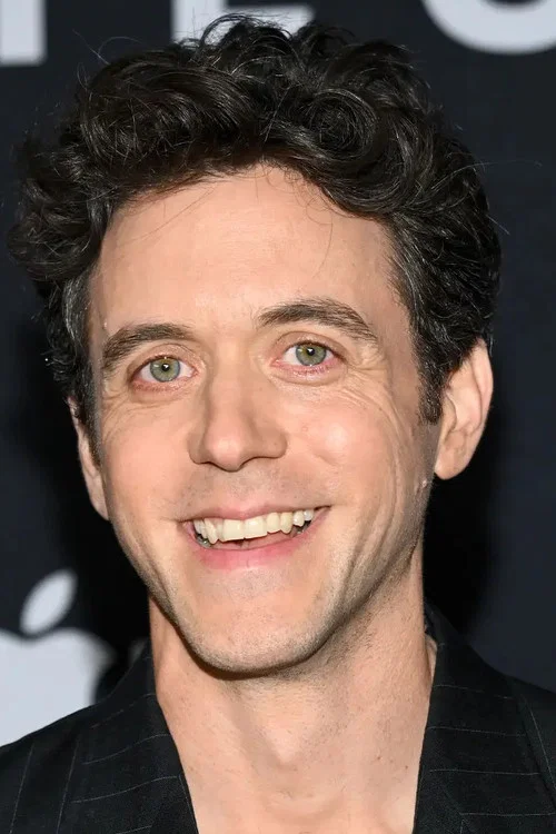 Photo of Ashley Zukerman