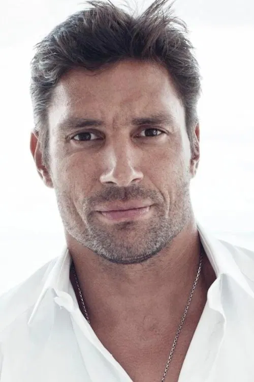 Photo of Manu Bennett