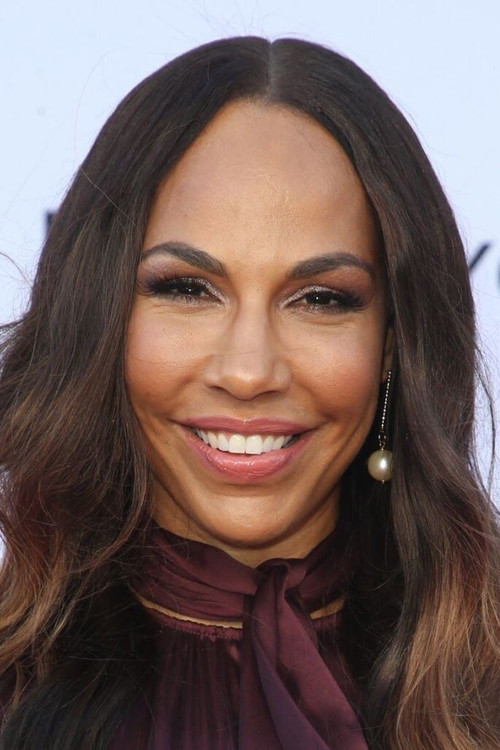 Photo of Amanda Brugel