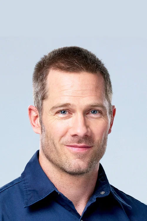 Photo of Luke Macfarlane