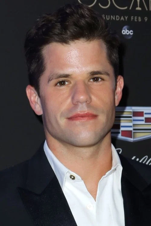 Photo of Charlie Carver