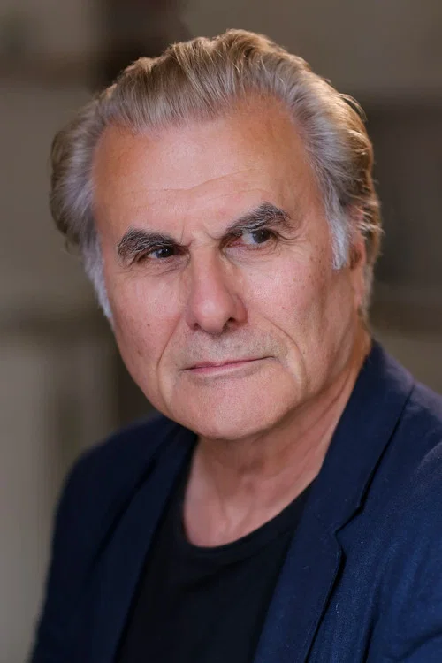 Photo of Oliver Cotton
