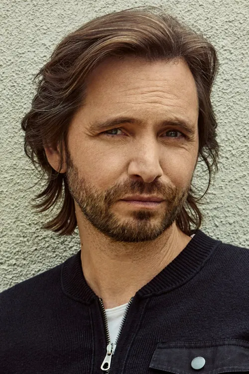 Photo of Aaron Stanford