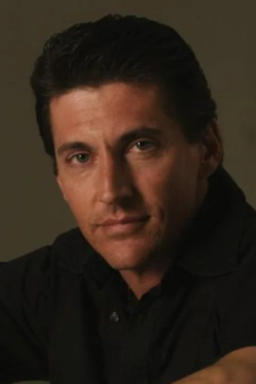Photo of Loren Avedon