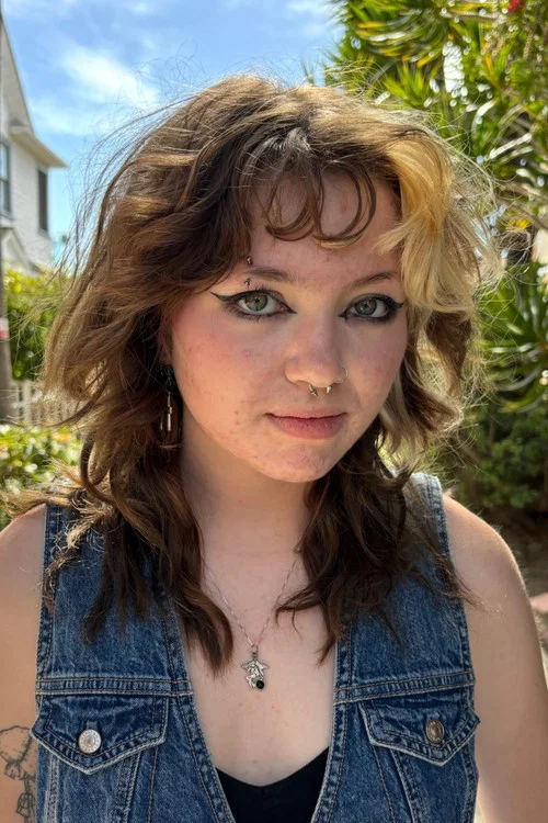 Photo of Claire Geare