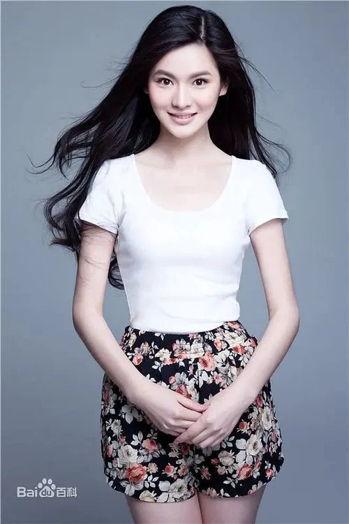 Photo of Nina Dong