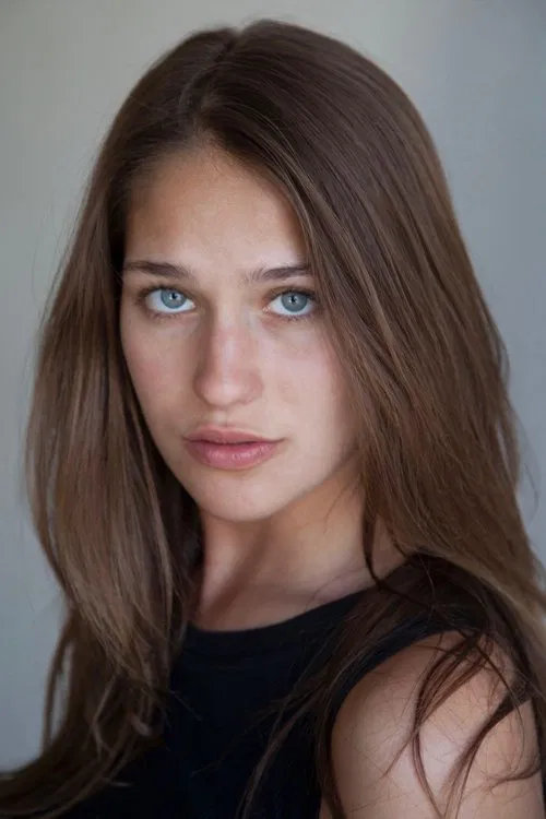 Photo of Lola Kirke
