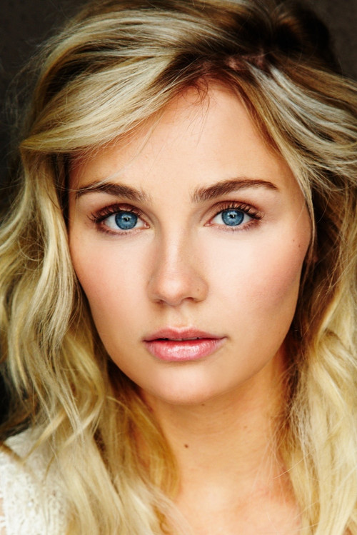 Photo of Clare Bowen