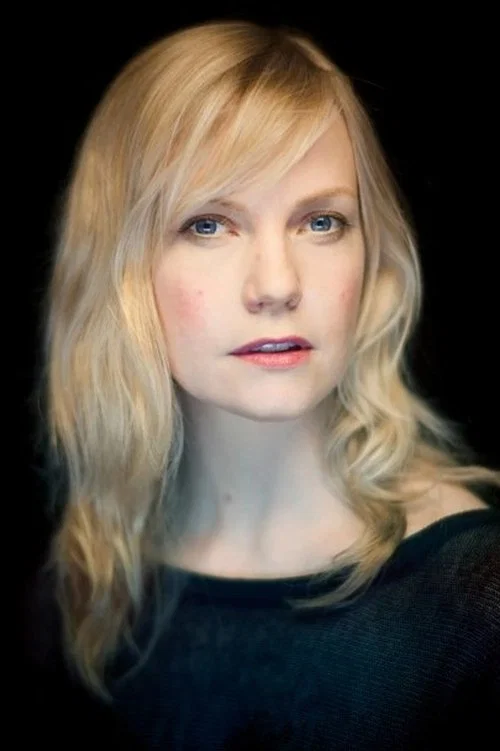 Photo of Laura Harris