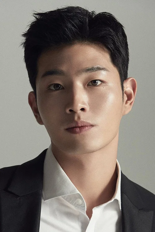 Photo of Lee Dong-ju