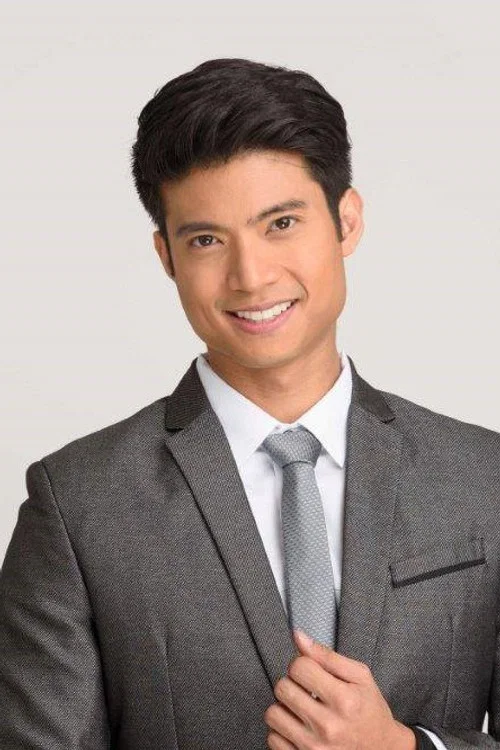 Photo of Mikael Daez